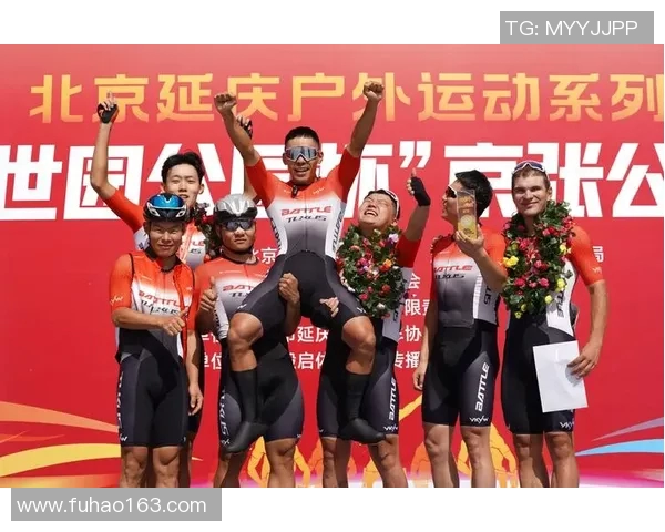 激烈角逐！顶尖选手泳池大比拼，决战瞬间精彩纷呈，谁将摘得桂冠？